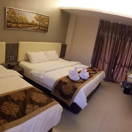 Golden Leaves Hotel Malacca Exterior photo