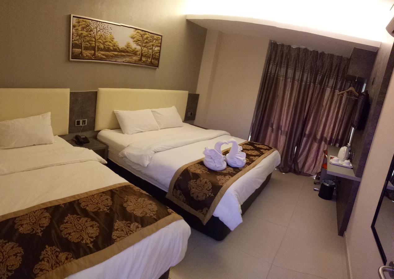 Golden Leaves Hotel Malacca Exterior photo